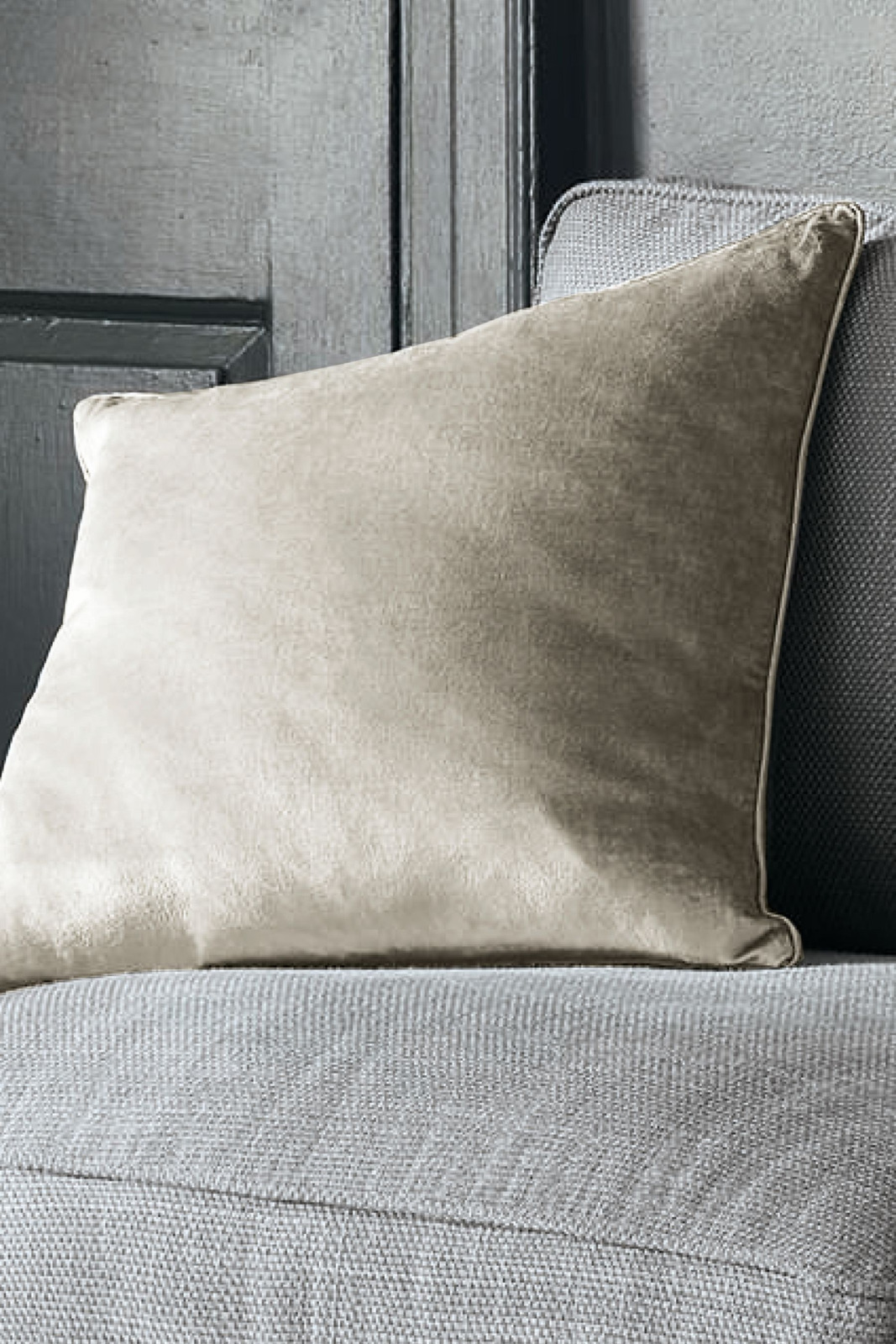 Подушка NIGELLA 50*50 (Oyster)