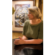 Оливкова футболка вільного крою з квітковою тасьмою