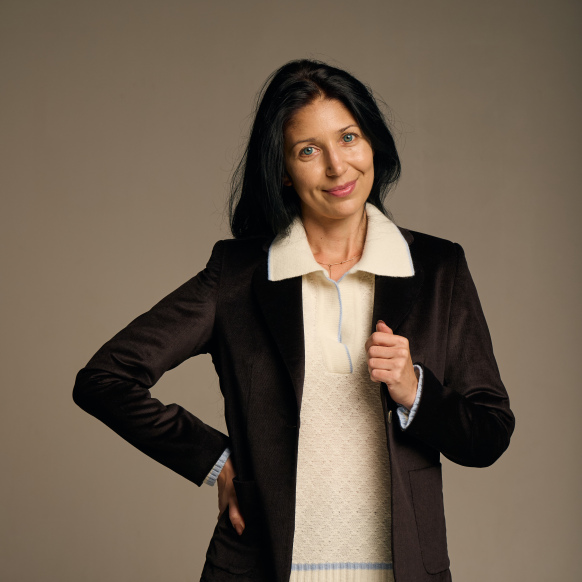 Жіночий мікровельветовий жакет в темно коричневому кольорі