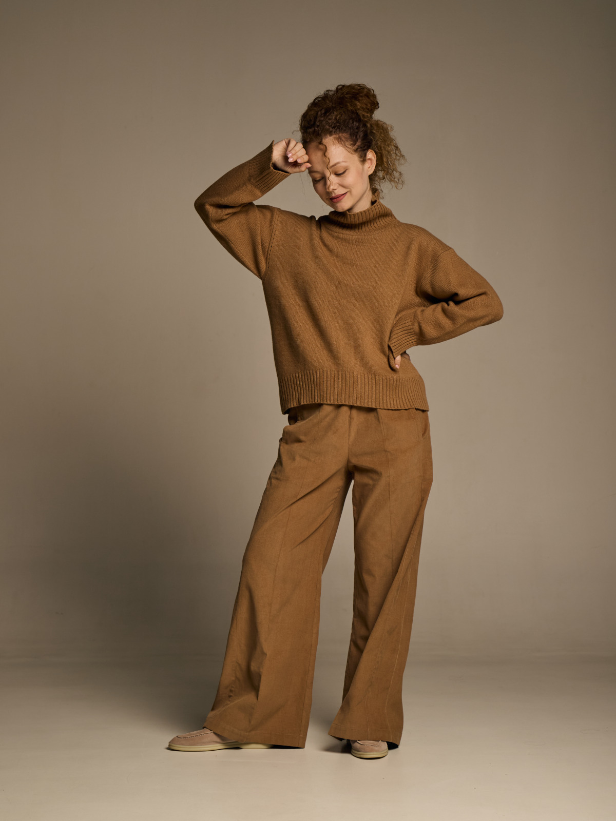 Жіночі штани палаццо з мікровельвету у кольорі Camel