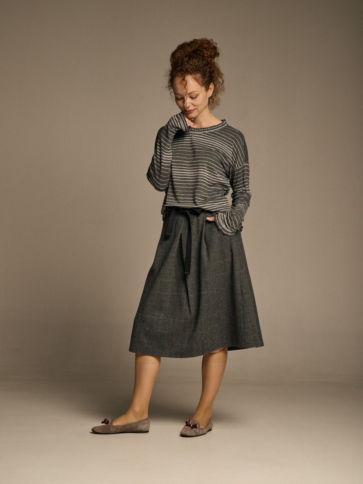 Лонгслів оверсайз з шовком в сіру смужку