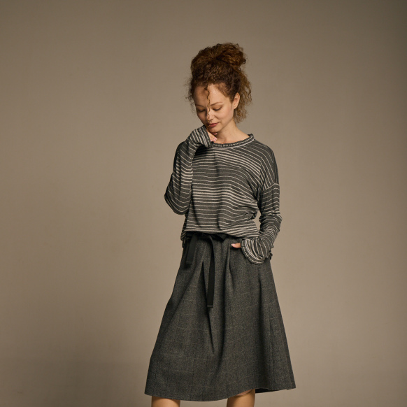 Лонгслів оверсайз з шовком в сіру смужку