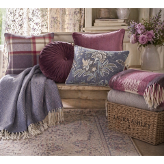 Подушки, пледи, килими