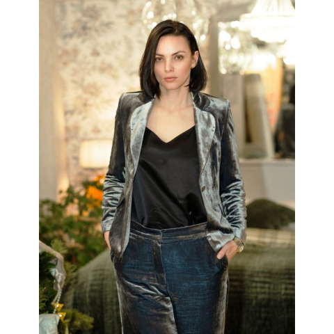 Вечірній жакет зі сріблясто-сірого велюру