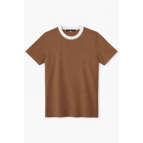 Базова жіноча футболка кольору молочного шоколаду з контрастною окантовкою Базова жіноча футболка кольору молочного шоколаду з контрастною окантовкою