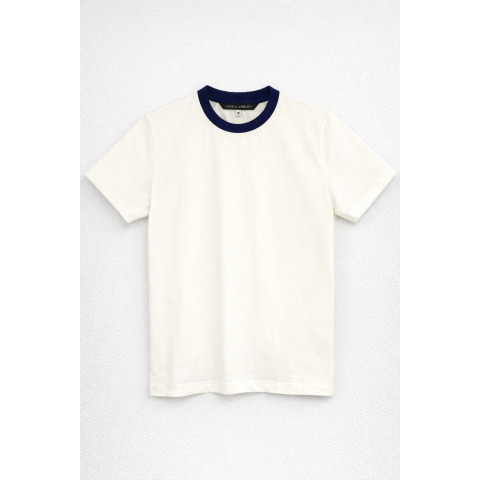 Базова жіноча футболка молочного кольору з контрастною синьою окантовкою