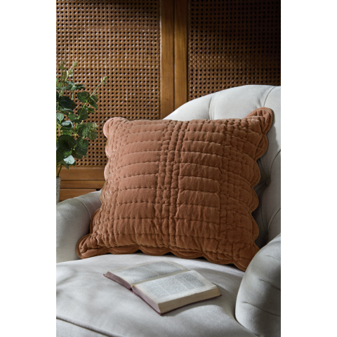 Декоративна подушка BRADY SCALLOPED 43*43 (Caramel)