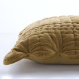 Оксамитова стьобана подушка в кольорі охра SCALLOPED (Ochre Yellow)